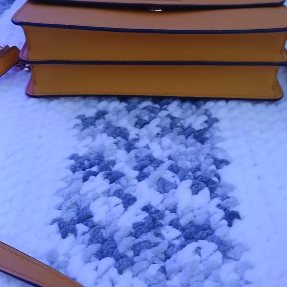 Authentic Michael Kors Saffiano Crossbody Bag - Picture 6 of 10